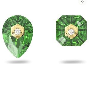 Swarovski Earrings Green. Never worn but one earring is missing a screw back.